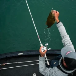 Abu Garcia Veritas Winch Baitcasting Rod 20 Abu Garcia Veritas Winch Baitcasting Rod -Daiwa Store ABU CASTING ROD VERITAS PLX WINCH LIFESTYLE 2021 005